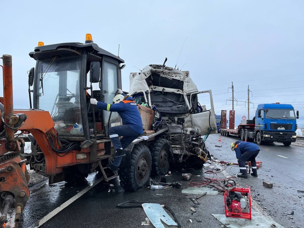 Фура и грейдер столкнулись в Вологодском районе: есть погибшие